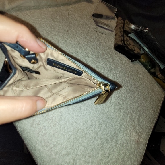 Michael Kors Wristlet With Key Chain Card ID Blue/black monogram - Picture 3 of 6